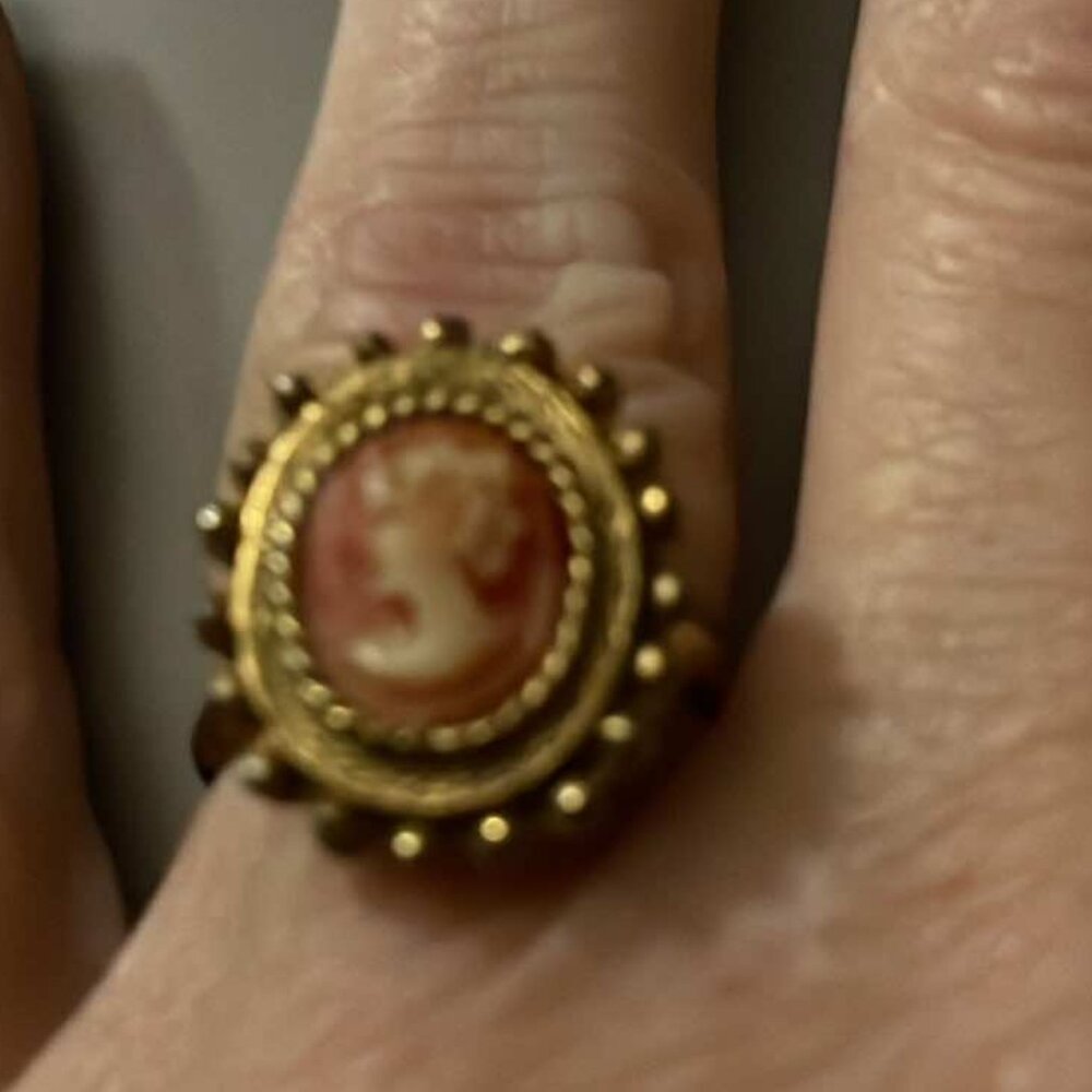 Cameo Gold tone Ring